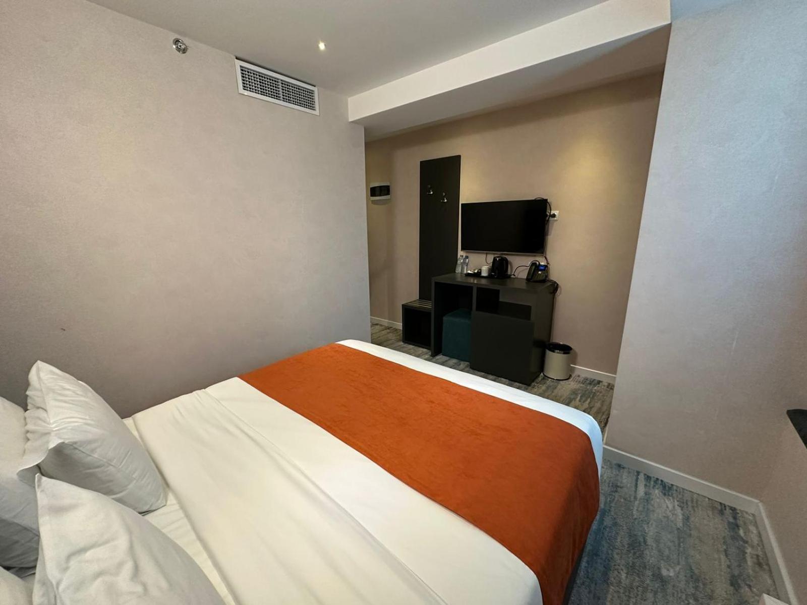 M 1 T Hotel Tbilisi Zewnętrze zdjęcie